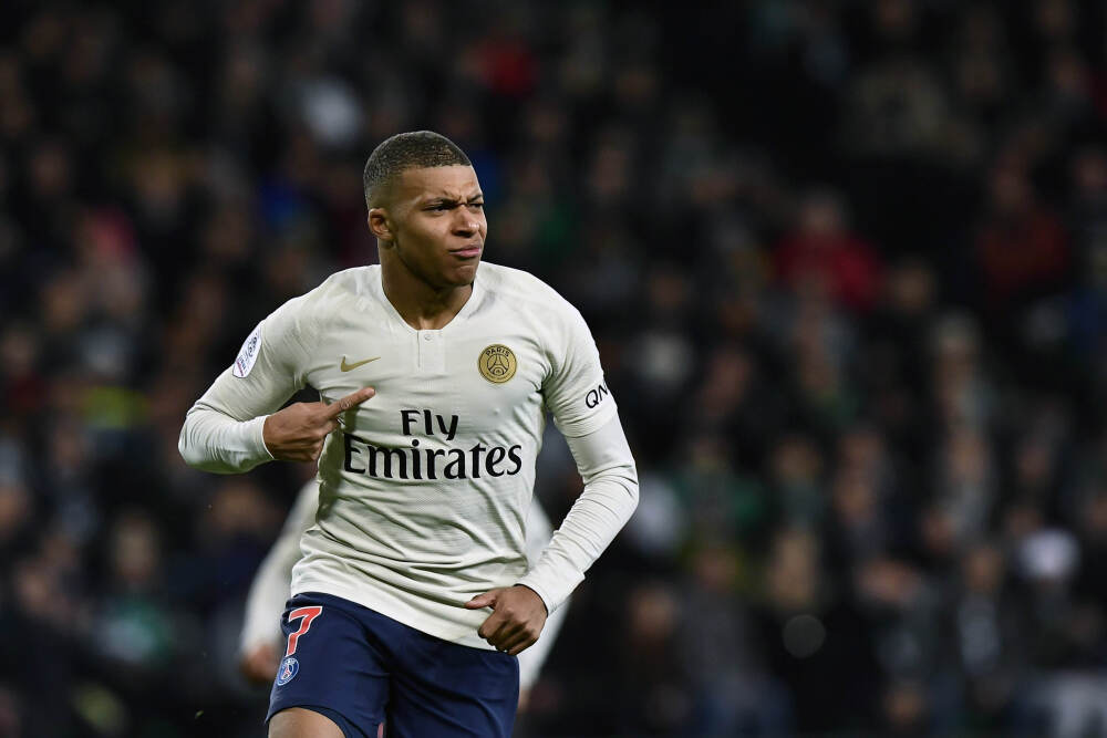 在小学校园感受“足球自由”